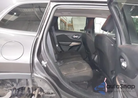 2017 Jeep Cherokee Latitude 4X4 from USA, damaged, VIN 1C4PJMCS4HW605762